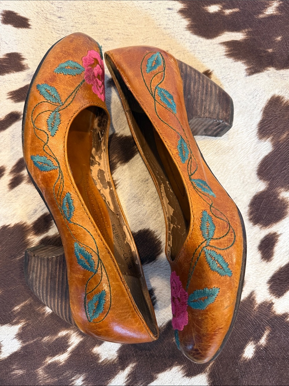 Spring Step Primrose Leather Pumps with Pink Floral Embroidery - Picture 4 of 8